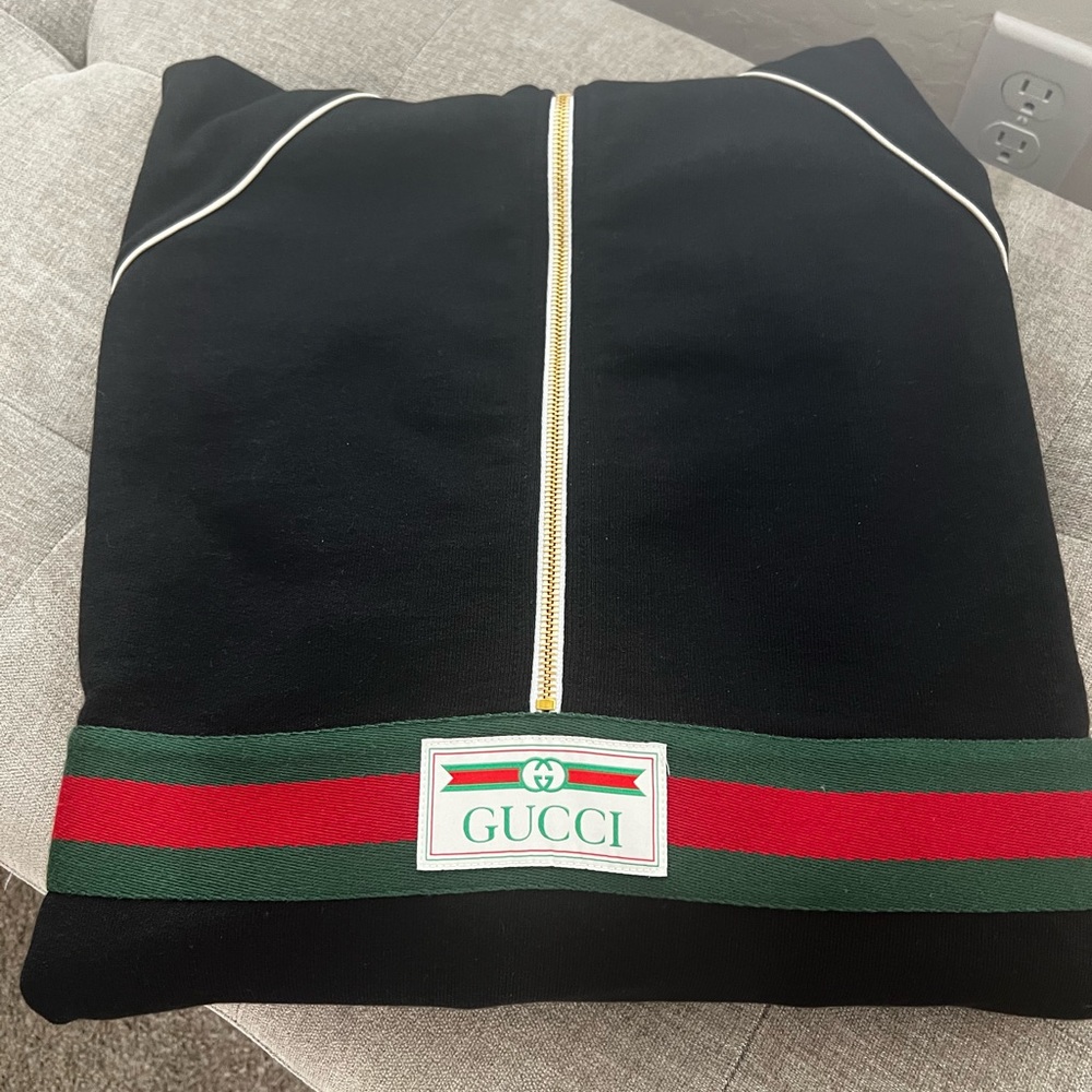 Men/Women Gucci Jersey Hoodie size M. Worn one time. Price is FIRM!!!